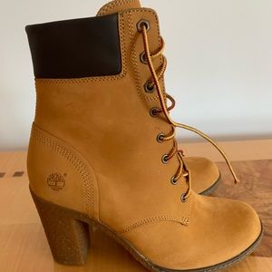 Women heeled Timberland boots